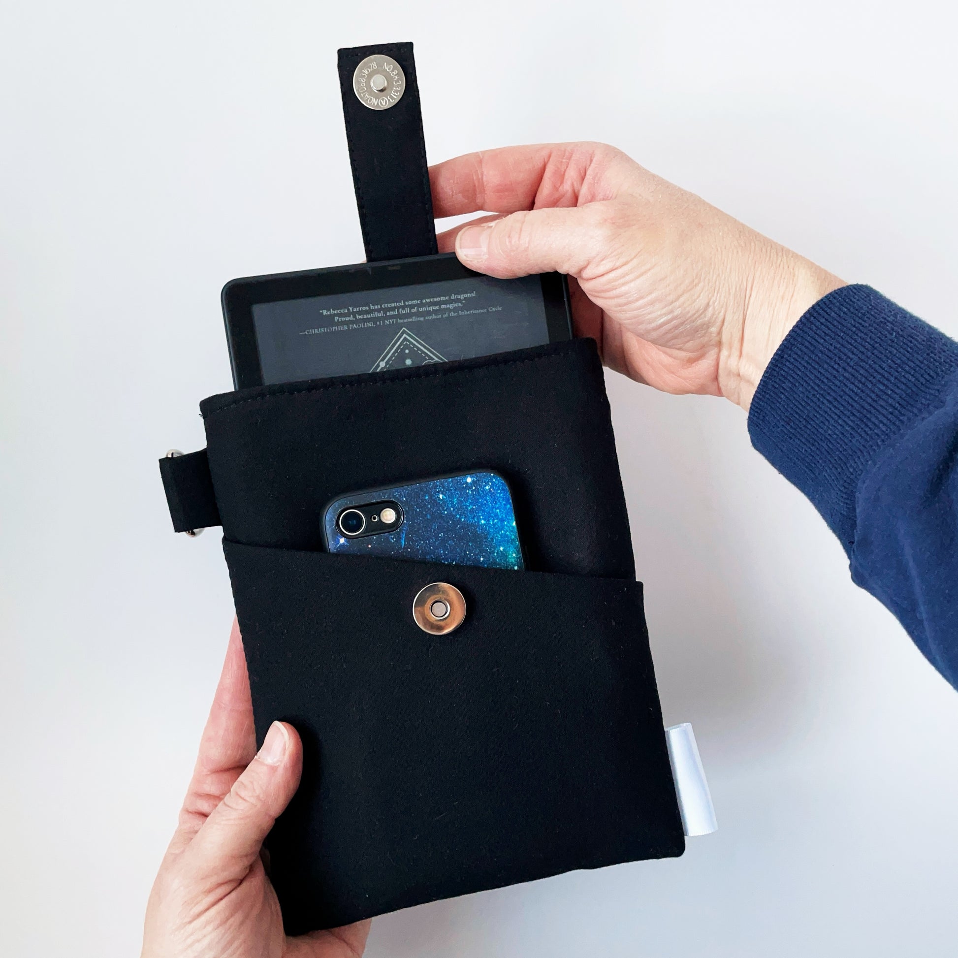 Black e-reader wallet with zipper compartments