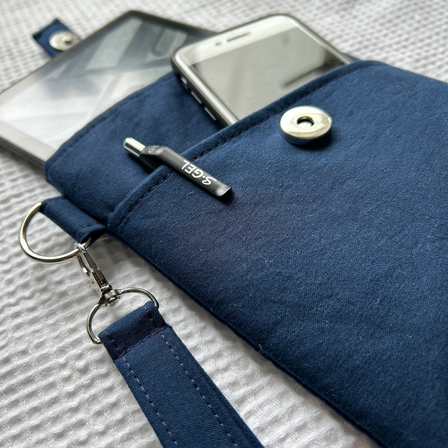 E-Reader Sleeve – Padded Kindle Paperwhite Sleeve with Wristlet